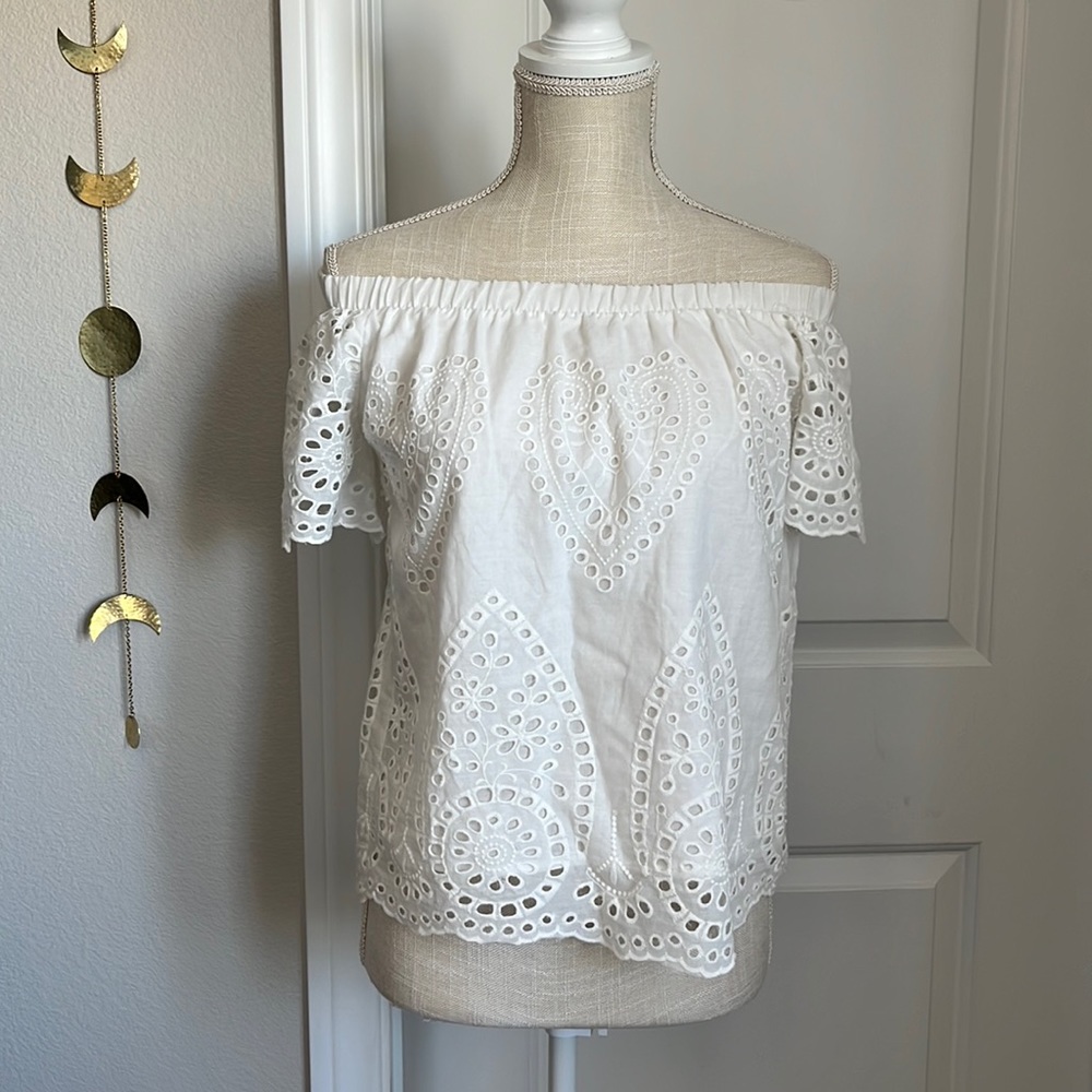 Eyelet top